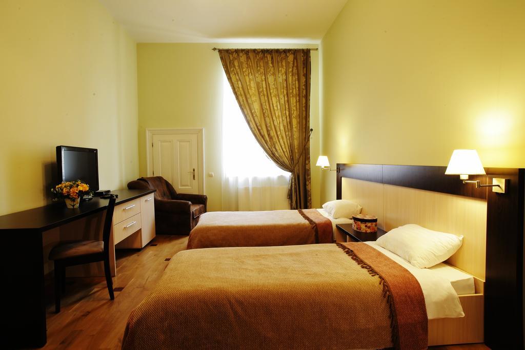 Mini-Hotel Under The Roof Lviv Exterior foto