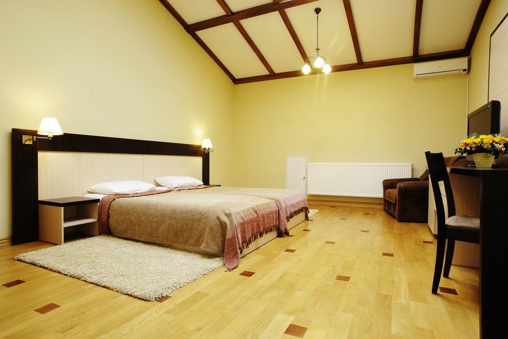 Mini-Hotel Under The Roof Lviv Exterior foto