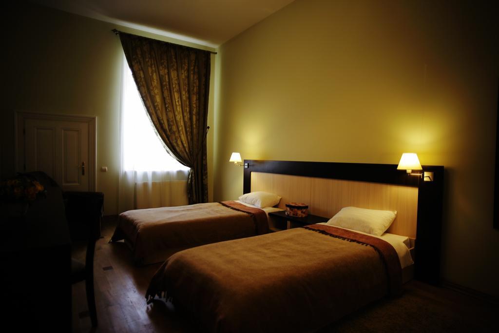 Mini-Hotel Under The Roof Lviv Exterior foto